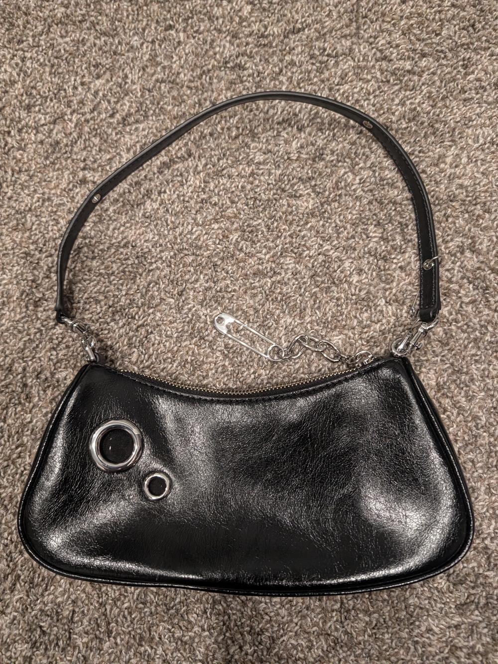 Marc Jacobs Black Leather Shoulder Bag with Keyring and Hardware Accents - Picture 3 of 3